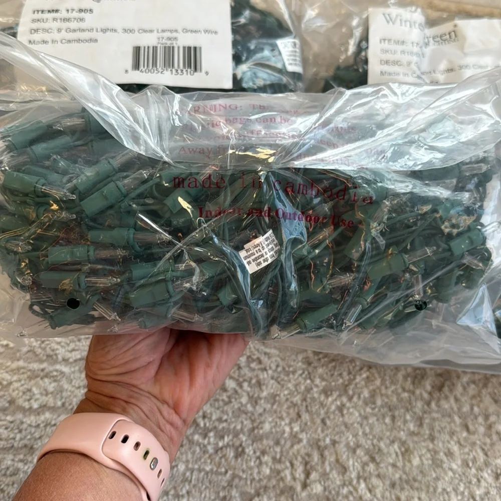 NIB-Wintergreen Lighting- 9’ Garland Lights, 300 Clear Lamps, Green Wire